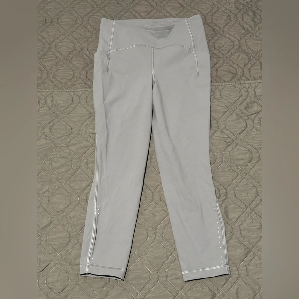Lululemon Athletica Gray Leggings with Sleek Design​